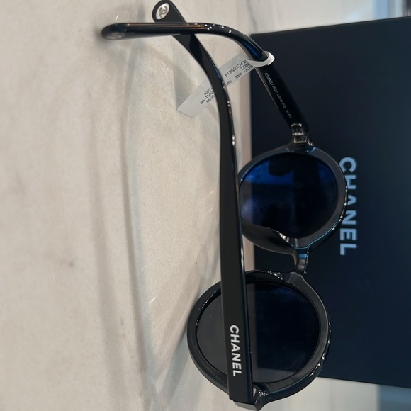 CHANEL POLARIZED SUNGLASSES - Picture 3 of 8
